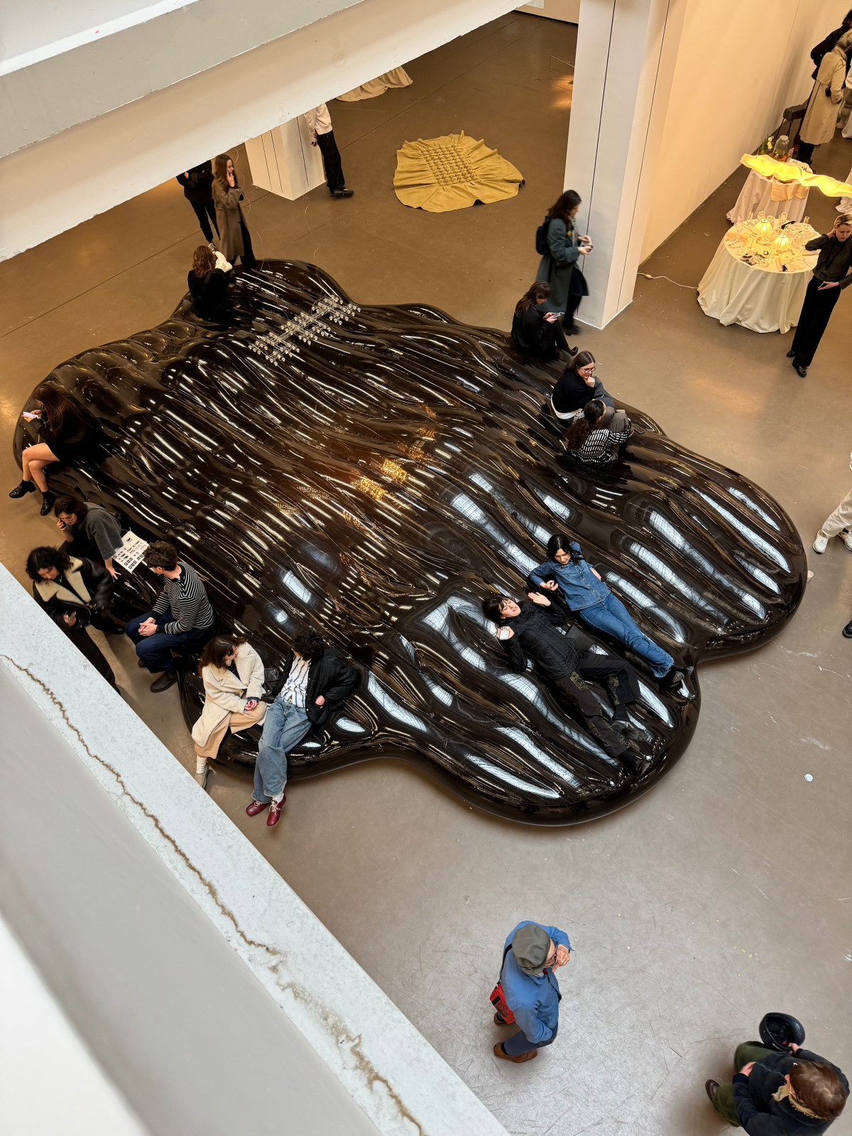 esting field by naked space (vasto gallery)